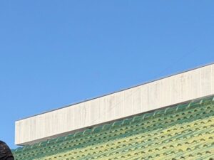 一宮市 屋根塗装 瓦屋根 シーラー塗布中 ペイントホームズ大垣店