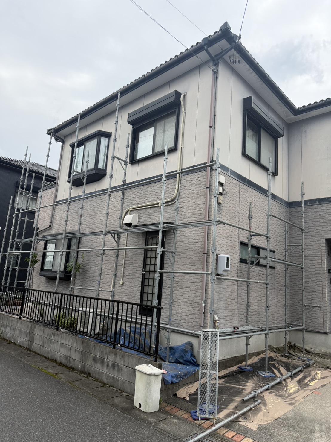 安八郡神戸町 外壁塗装 K様邸 足場組立中